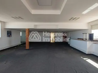 Office 170 m² with adjoining terrace, Zenith tram stop