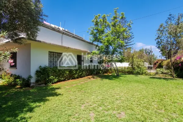 1146 m² Provençal-style villa with 4 bedrooms