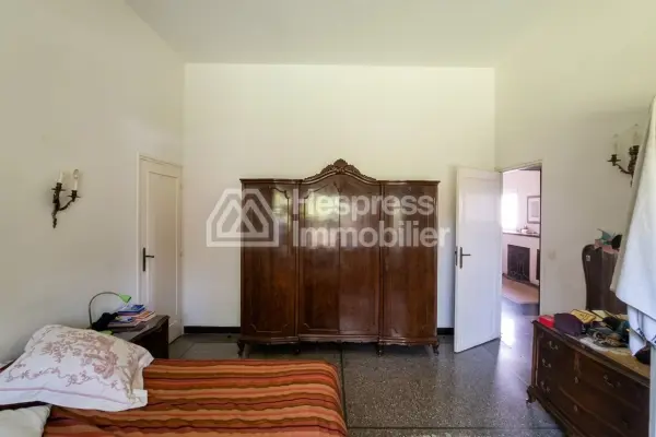 1146 m² Provençal-style villa with 4 bedrooms