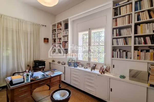 1146 m² Provençal-style villa with 4 bedrooms