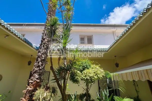 1146 m² Provençal-style villa with 4 bedrooms