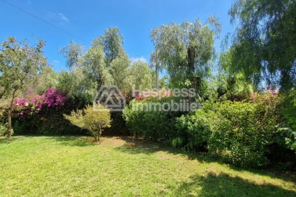 1146 m² Provençal-style villa with 4 bedrooms