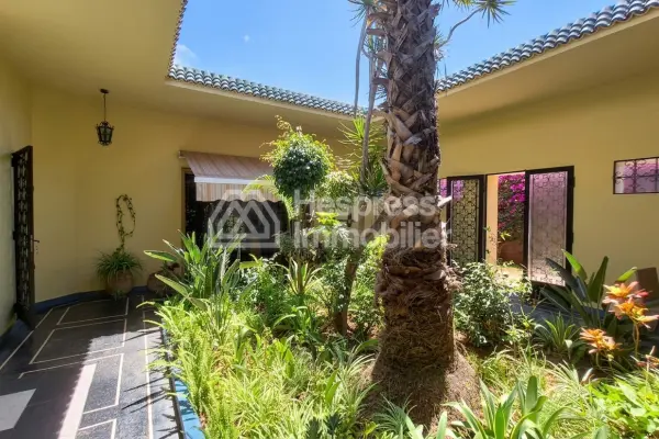1146 m² Provençal-style villa with 4 bedrooms