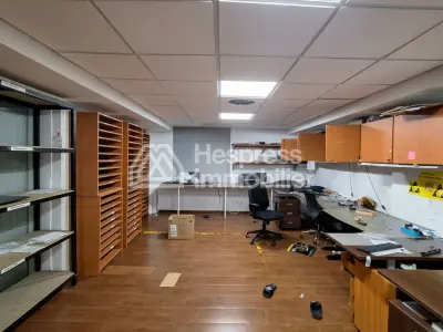 Local 369 m² double vitrine proche hôpitaux