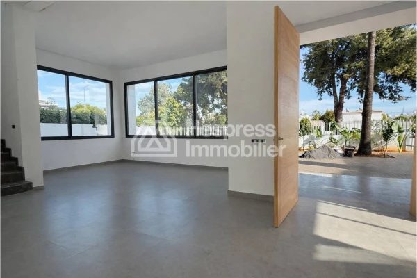 Plateau de Bureau en Location à Hay Riad