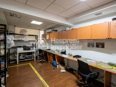 Local 369 m² double vitrine proche hôpitaux