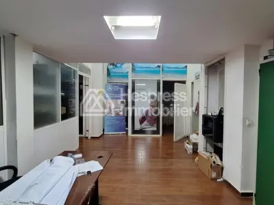 Local 369 m² double vitrine proche hôpitaux