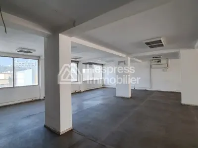 Offices from 240 to 2880 m² near FA R