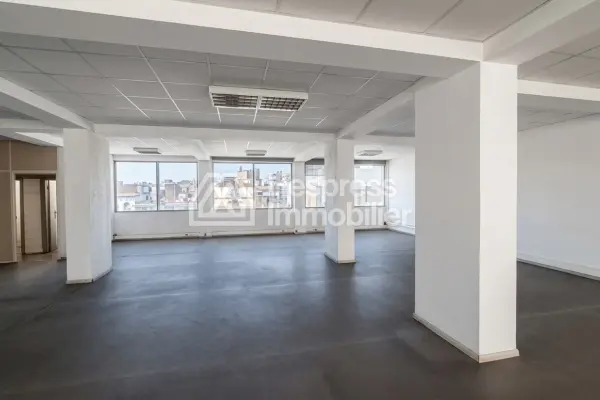Offices from 240 to 2880 m² near FA R