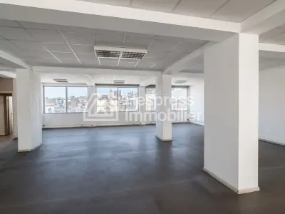 Offices from 240 to 2880 m² near FA R