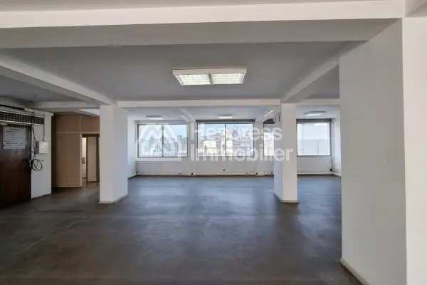 Offices from 240 to 2880 m² near FA R