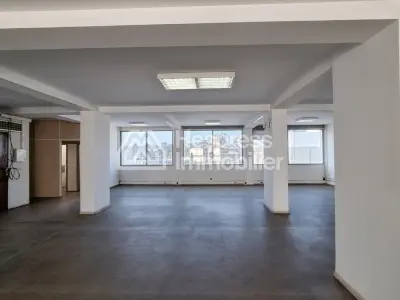 Offices from 240 to 2880 m² near FA R