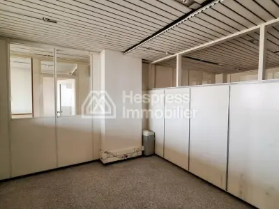 Offices from 240 to 2880 m² near FA R