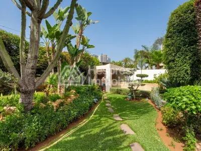 Villa 790 m² 4 chambres plein sud