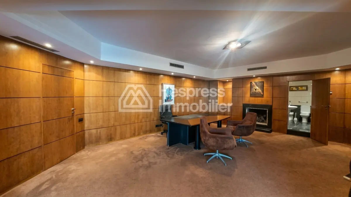Office 235 m² Aïn Diab High standard