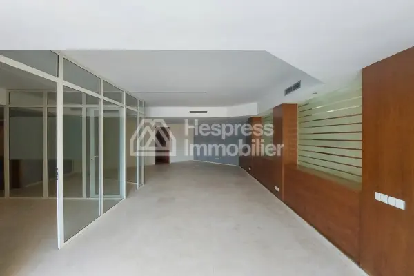 Office 235 m² Aïn Diab High standard