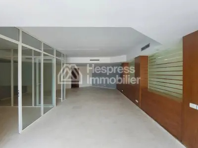 Office 235 m² Aïn Diab High standard