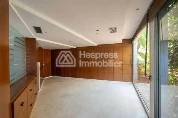 Office 235 m² Aïn Diab High standard