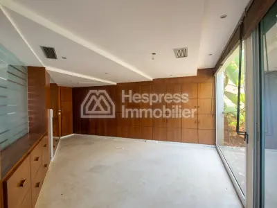 Office 235 m² Aïn Diab High standard