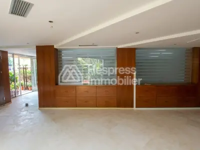 Office 235 m² Aïn Diab High standard