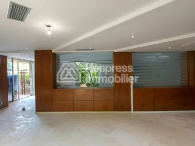 Office 235 m² Aïn Diab High standard