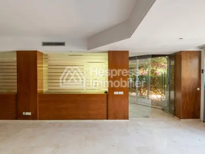 Office 235 m² Aïn Diab High standard