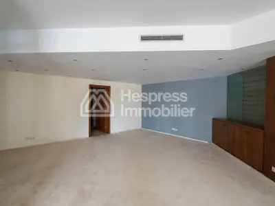 Office 235 m² Aïn Diab High standard