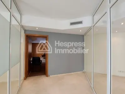 Office 235 m² Aïn Diab High standard
