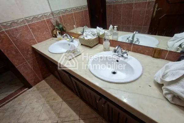 461 m² villa, unfurnished or furnished, south-facing corner, 4 bedrooms