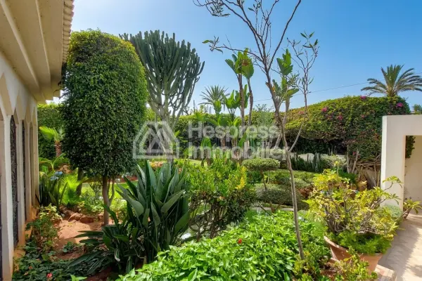 Villa 1358 m² usage bureau/professionnel