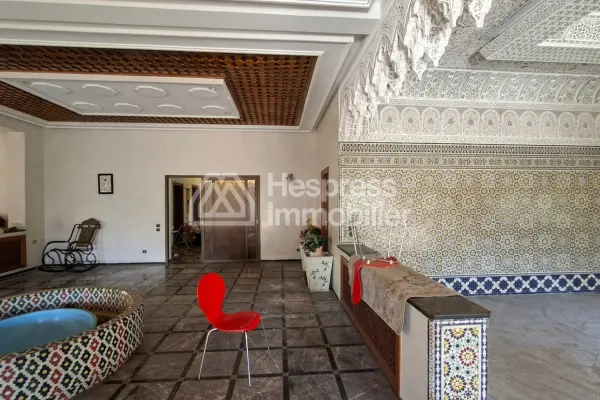 Villa 1358 m² usage bureau/professionnel