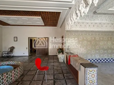 Villa 1358 m² usage bureau/professionnel