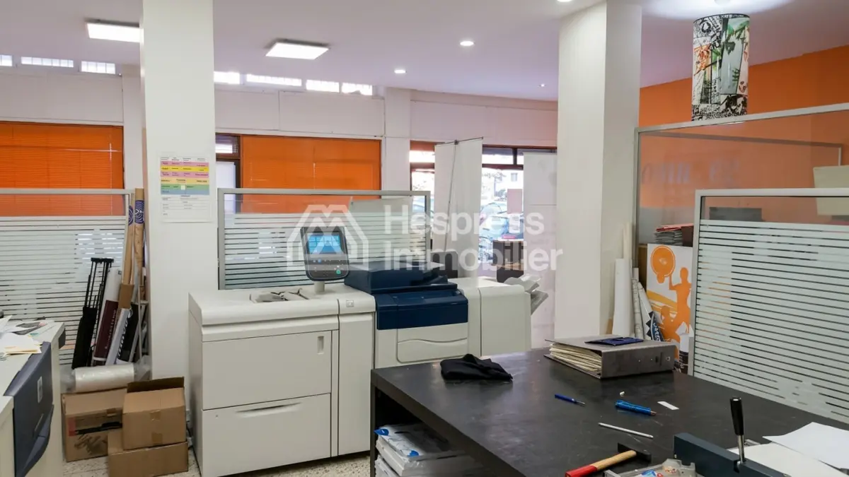 Local commercial 145 m² place Gauthier