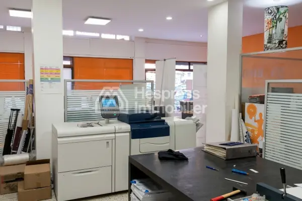 Local commercial 145 m² place Gauthier
