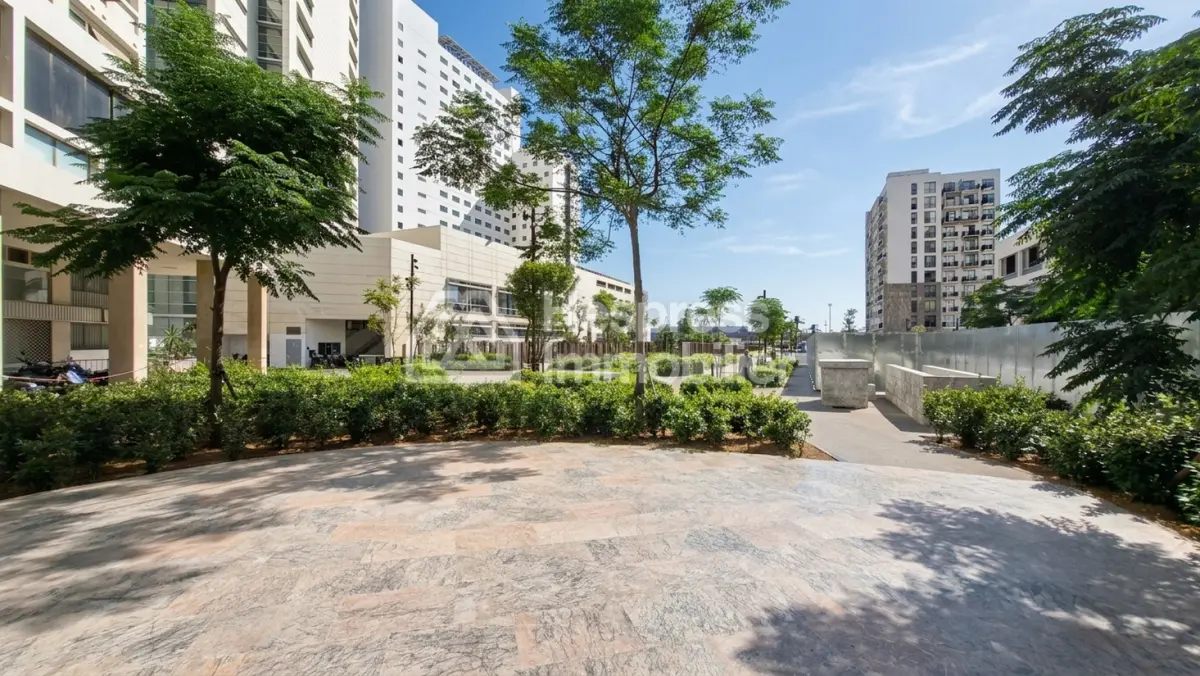 Apartment 75 m² facing south, 2 bedrooms, close to the port