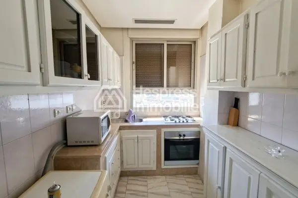 Apartment 75 m² facing south, 2 bedrooms, close to the port