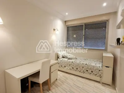 Apartment 75 m² facing south, 2 bedrooms, close to the port