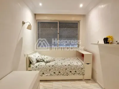 Apartment 75 m² facing south, 2 bedrooms, close to the port