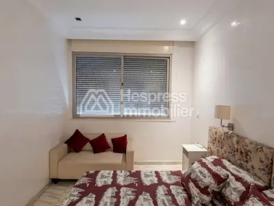 Apartment 75 m² facing south, 2 bedrooms, close to the port