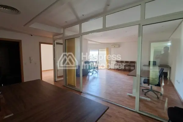 Bureau 79 m² vide ou meublé proche Alpha 55