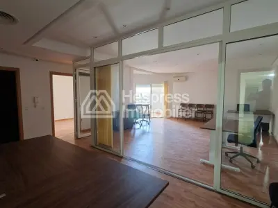 Bureau 79 m² vide ou meublé proche Alpha 55
