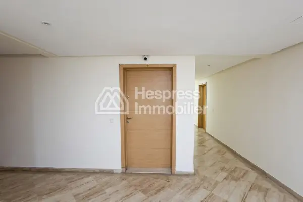 Bureau 79 m² vide ou meublé proche Alpha 55
