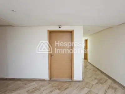 Bureau 79 m² vide ou meublé proche Alpha 55