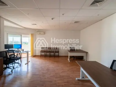 Bureau 79 m² vide ou meublé proche Alpha 55