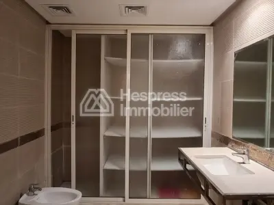 Bureau 79 m² vide ou meublé proche Alpha 55