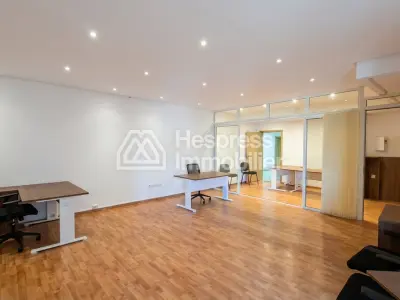 Bureau 79 m² vide ou meublé proche Alpha 55