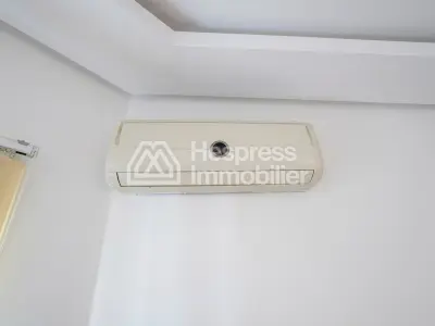 Bureau 79 m² vide ou meublé proche Alpha 55