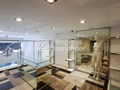 Local commercial 154 m² aménagé équipé