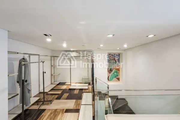 Local commercial 154 m² aménagé équipé