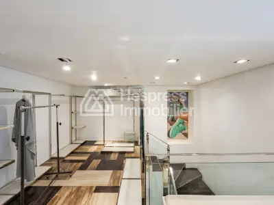 Local commercial 154 m² aménagé équipé